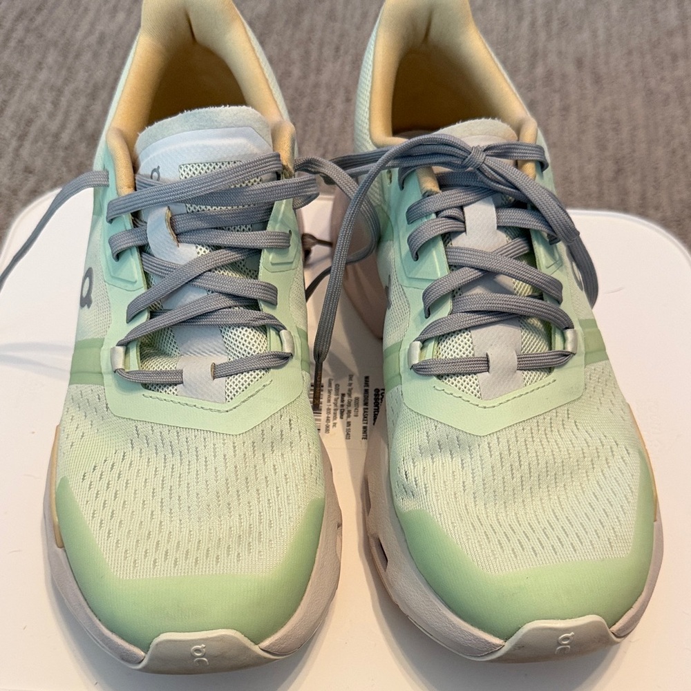 ON Women's Athletic Shoes - Cream
